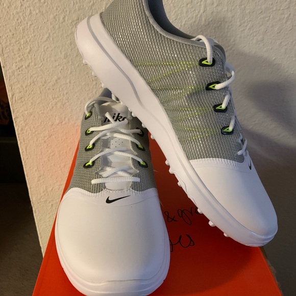 Nike shoes - Picture 2 of 8